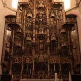 Unlikely masterpiece: the main altar of Iglesia de Santiago.