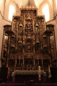 Unlikely masterpiece: the main altar of Iglesia de Santiago.
