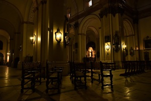 The neoclassical main nave of Iglesia de Santa María.