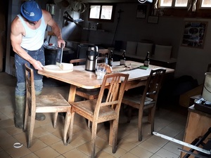 A "Senn" in cheese selling action (c) nupursworld.com