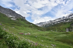 Westerly approach to Klausen Pass (c) nupursworld.com